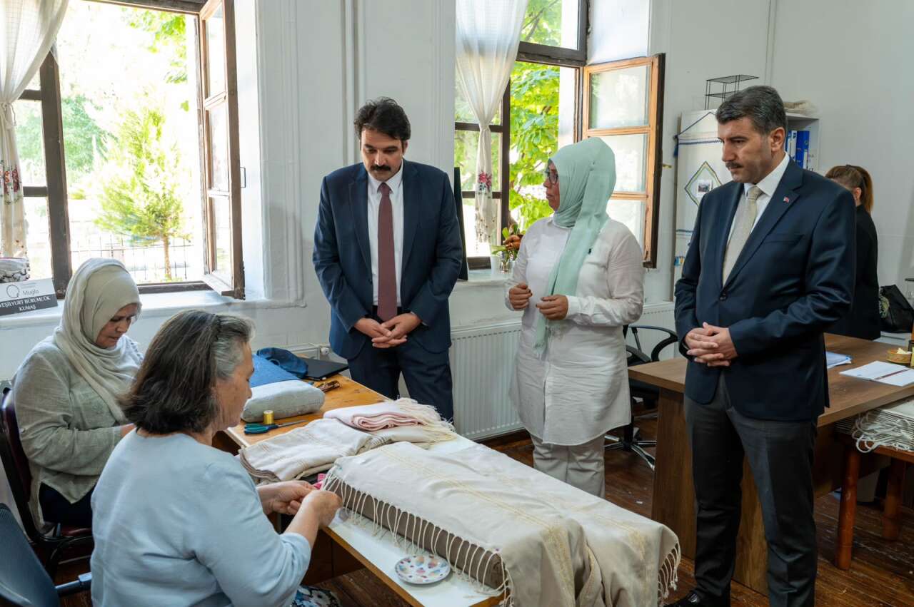 Genel Müdür, Muğlalı Kadınların El Emeği Çalışmalarına Hayran Kaldı 2